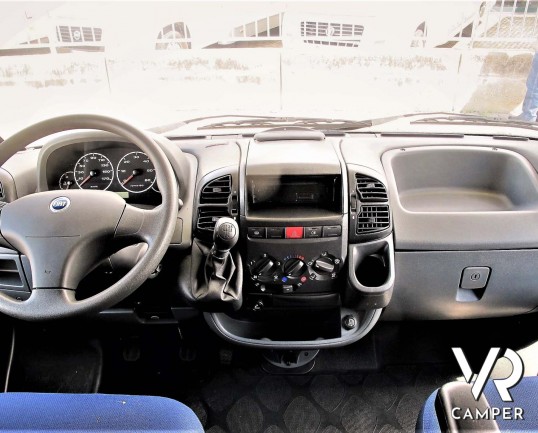 McLouis Lagan 411 - camper mansardato usato con 6 posti letto, portabici, veranda, II serbatoio acqua potabile e antenna TV. In vendita a Druento - To