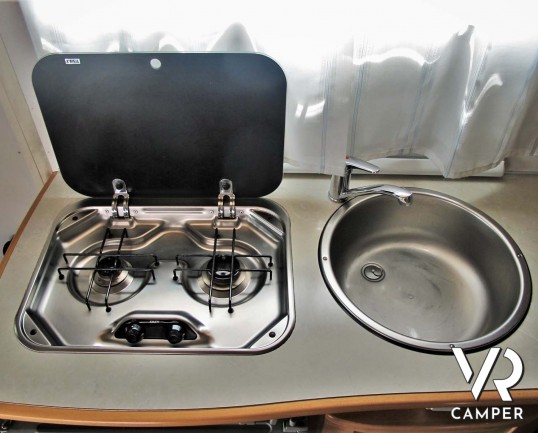 McLouis Lagan 411 - camper mansardato usato con 6 posti letto, portabici, veranda, II serbatoio acqua potabile e antenna TV. In vendita a Druento - To