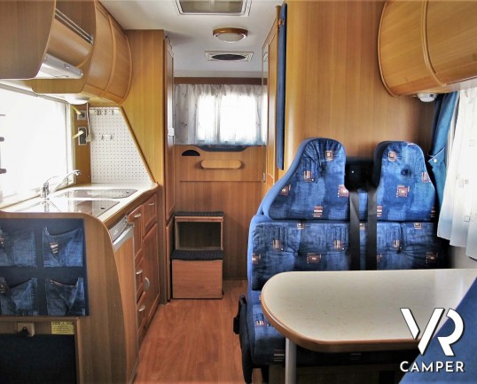 Roller Team Garage - camper usato mansardato con 6 posti letto, letto matrimoniale in coda, bagno con doccia separata, su motore Ford 125 CV