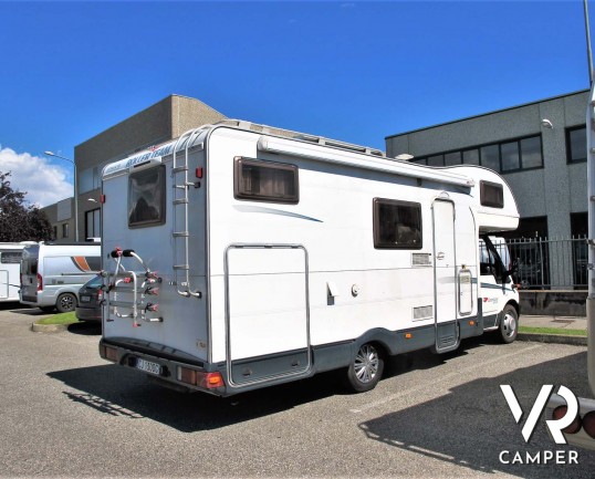 Roller Team Garage - camper usato mansardato con 6 posti letto, letto matrimoniale in coda, bagno con doccia separata, su motore Ford 125 CV