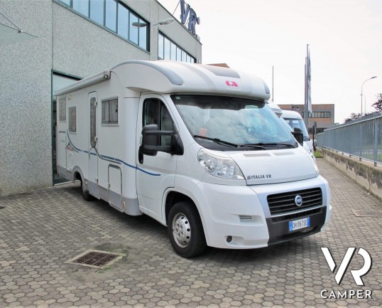 Adria Coral 680 SP - camper semintegrale 5 posti omologati con letto matrimoniale in coda e garage_