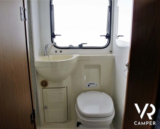 Blu Camp - camper mansardato usato con letti a castello, bagno con doccia separata, portabici, veranda. In vendita da Italia VR a Torino - Druento