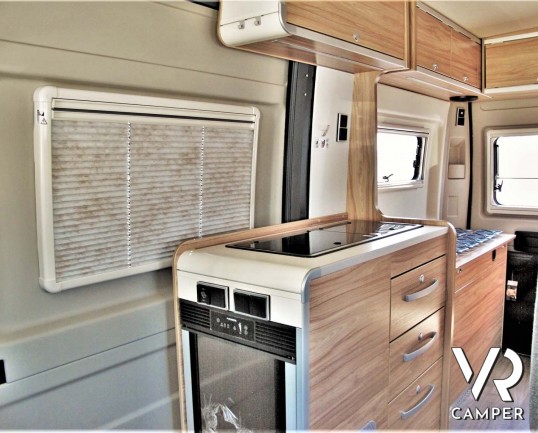 Hymer Van Ayers Rock - camper furgonato nuovo 2020 colore blu, 4 posti letto. Furgone compatto con letto sul tetto. In Vendita da Italia VR a Torino -