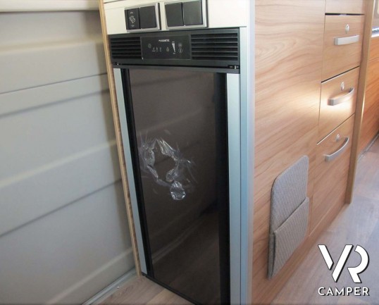 Hymer Van Ayers Rock - camper furgonato nuovo 2020 colore blu, 4 posti letto. Furgone compatto con letto sul tetto. In Vendita da Italia VR a Torino -