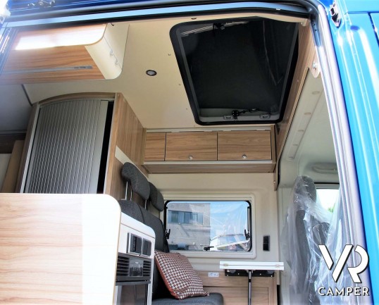 Hymer Van Ayers Rock - camper furgonato nuovo 2020 colore blu, 4 posti letto. Furgone compatto con letto sul tetto. In Vendita da Italia VR a Torino -