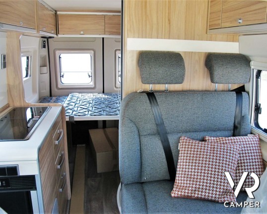 Hymer Van Ayers Rock - camper furgonato nuovo 2020 colore blu, 4 posti letto. Furgone compatto con letto sul tetto. In Vendita da Italia VR a Torino -