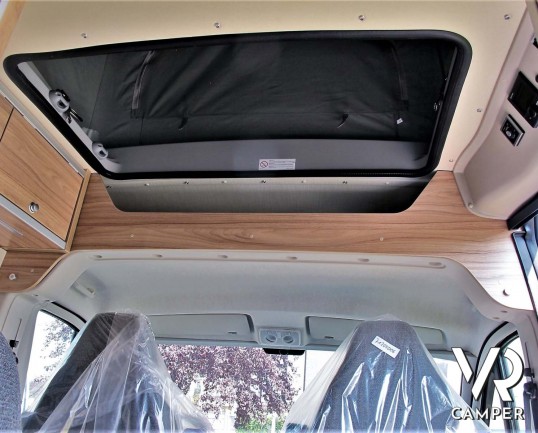 Hymer Van Ayers Rock - camper furgonato nuovo 2020 colore blu, 4 posti letto. Furgone compatto con letto sul tetto. In Vendita da Italia VR a Torino -