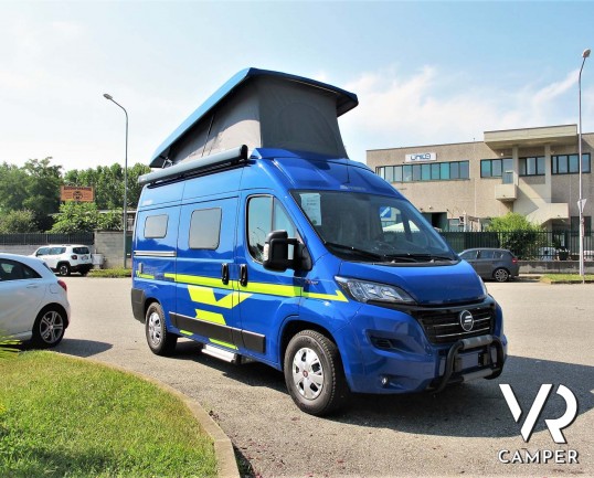 Hymer Van Ayers Rock - camper furgonato nuovo 2020 colore blu, 4 posti letto. Furgone compatto con letto sul tetto. In Vendita da Italia VR a Torino -