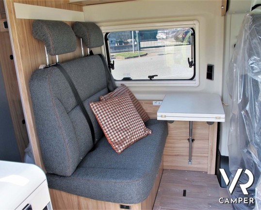 Hymer Van Ayers Rock - camper furgonato nuovo 2020 colore blu, 4 posti letto. Furgone compatto con letto sul tetto. In Vendita da Italia VR a Torino -