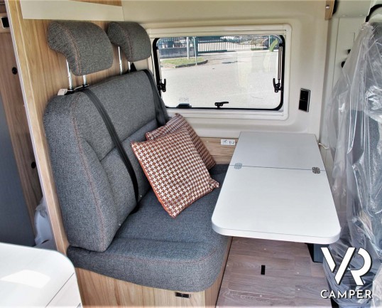 Hymer Van Ayers Rock - camper furgonato nuovo 2020 colore blu, 4 posti letto. Furgone compatto con letto sul tetto. In Vendita da Italia VR a Torino -