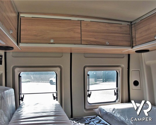 Hymer Van Ayers Rock - camper furgonato nuovo 2020 colore blu, 4 posti letto. Furgone compatto con letto sul tetto. In Vendita da Italia VR a Torino -