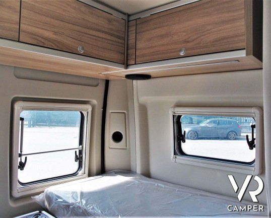 Hymer Van Ayers Rock - camper furgonato nuovo 2020 colore blu, 4 posti letto. Furgone compatto con letto sul tetto. In Vendita da Italia VR a Torino -