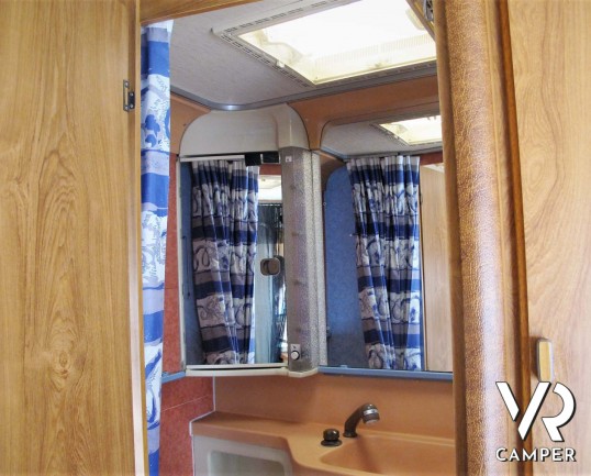 Hymermobil 544 - camper usato dotato di veranda, porta bici e gancio di traino. In visione alla sede Italia VR in via Volta 29, Druento - Torino