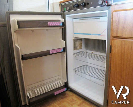 Hymermobil 544 - camper usato dotato di veranda, porta bici e gancio di traino. In visione alla sede Italia VR in via Volta 29, Druento - Torino