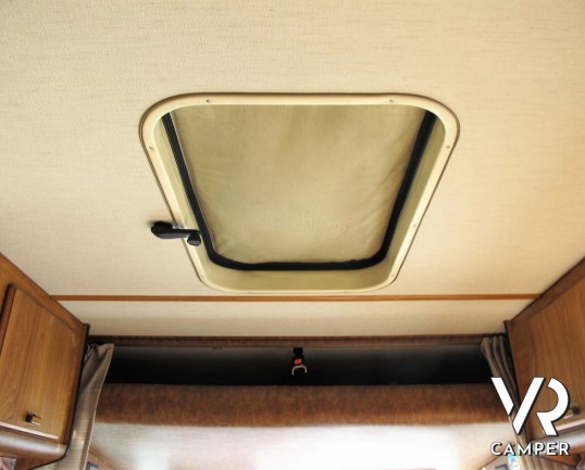 Hymermobil 544 - camper usato dotato di veranda, porta bici e gancio di traino. In visione alla sede Italia VR in via Volta 29, Druento - Torino