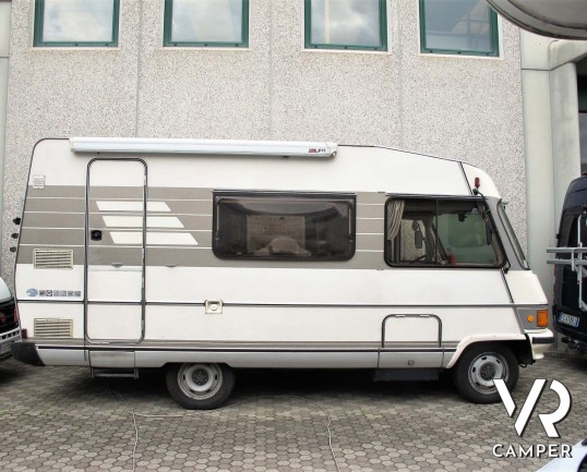 Hymermobil 544 - camper usato dotato di veranda, porta bici e gancio di traino. In visione alla sede Italia VR in via Volta 29, Druento - Torino