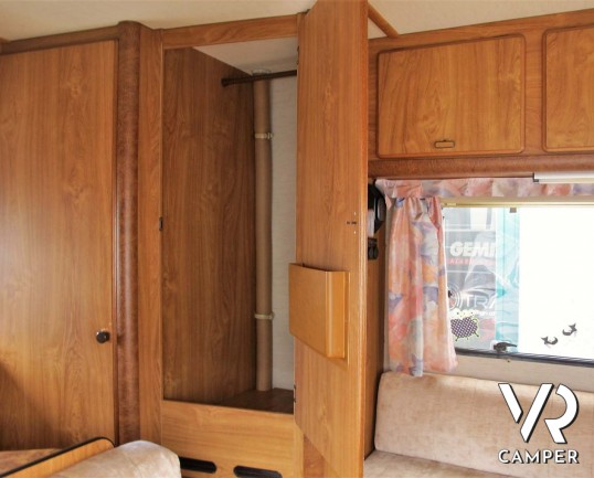 Hymermobil 544 - camper usato dotato di veranda, porta bici e gancio di traino. In visione alla sede Italia VR in via Volta 29, Druento - Torino