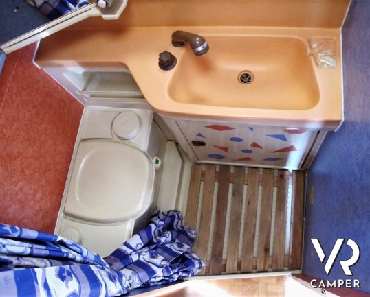 Hymermobil 544 - camper usato dotato di veranda, porta bici e gancio di traino. In visione alla sede Italia VR in via Volta 29, Druento - Torino