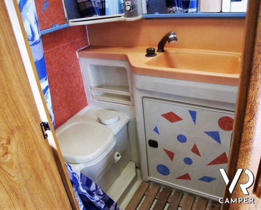 Hymermobil 544 - camper usato dotato di veranda, porta bici e gancio di traino. In visione alla sede Italia VR in via Volta 29, Druento - Torino