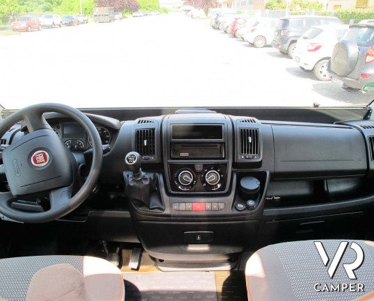 Possl Globecar: camper usato furgonato 4 posti omologati, dotato di veranda, condizionatore, portabici. Su Fiat Ducato 148 CV. In vendita da Italia VR