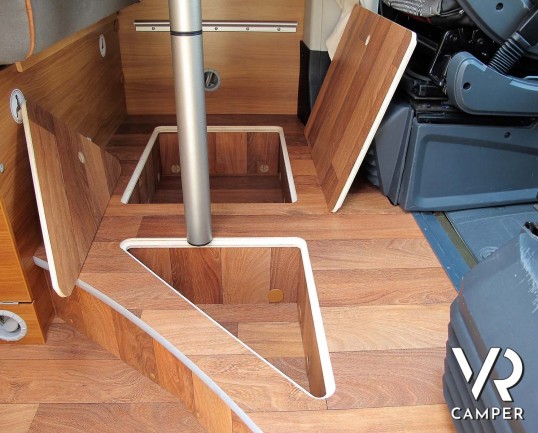 Possl Globecar: camper usato furgonato 4 posti omologati, dotato di veranda, condizionatore, portabici. Su Fiat Ducato 148 CV. In vendita da Italia VR