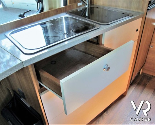 Possl Globecar: camper usato furgonato 4 posti omologati, dotato di veranda, condizionatore, portabici. Su Fiat Ducato 148 CV. In vendita da Italia VR