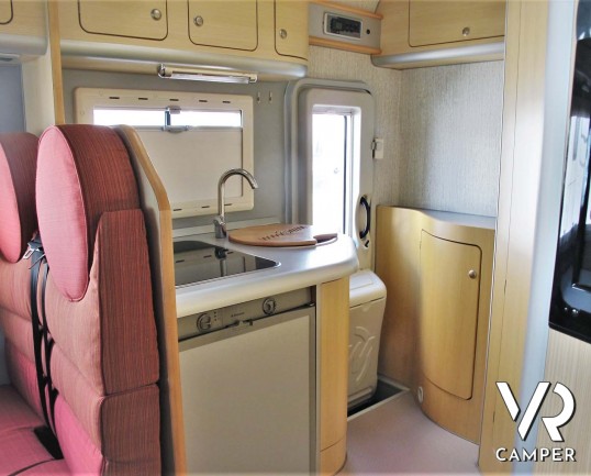 Wingamm Oasi 610 M: camper semintegrale usato dotato di veranda, portabici, antenna satellitare. Su motore Fiat Ducato 160 CV. In vendita da Italia VR