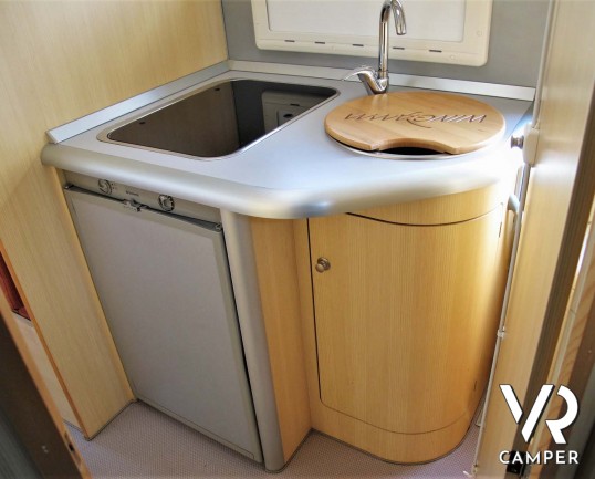 Wingamm Oasi 610 M: camper semintegrale usato dotato di veranda, portabici, antenna satellitare. Su motore Fiat Ducato 160 CV. In vendita da Italia VR