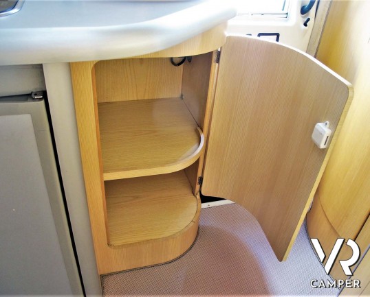 Wingamm Oasi 610 M: camper semintegrale usato dotato di veranda, portabici, antenna satellitare. Su motore Fiat Ducato 160 CV. In vendita da Italia VR