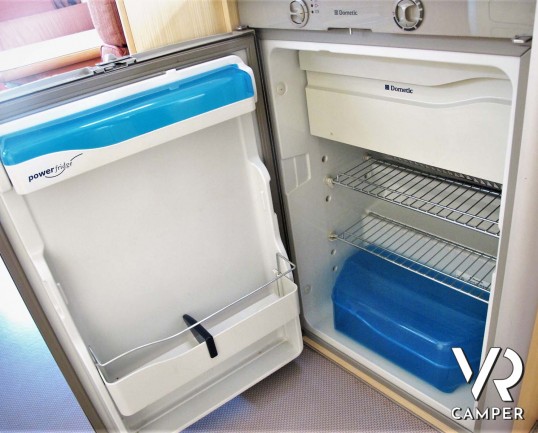 Wingamm Oasi 610 M: camper semintegrale usato dotato di veranda, portabici, antenna satellitare. Su motore Fiat Ducato 160 CV. In vendita da Italia VR