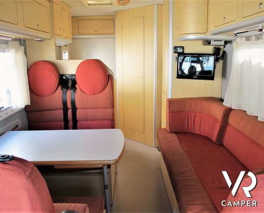 Wingamm Oasi 610 M: camper semintegrale usato dotato di veranda, portabici, antenna satellitare. Su motore Fiat Ducato 160 CV. In vendita da Italia VR