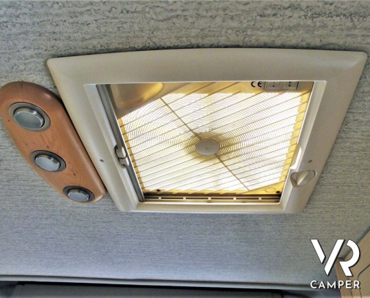 Wingamm Oasi 610 M: camper semintegrale usato dotato di veranda, portabici, antenna satellitare. Su motore Fiat Ducato 160 CV. In vendita da Italia VR