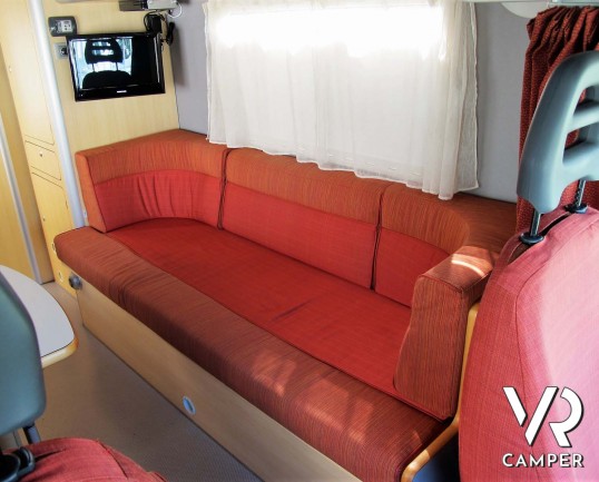 Wingamm Oasi 610 M: camper semintegrale usato dotato di veranda, portabici, antenna satellitare. Su motore Fiat Ducato 160 CV. In vendita da Italia VR