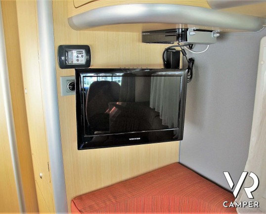 Wingamm Oasi 610 M: camper semintegrale usato dotato di veranda, portabici, antenna satellitare. Su motore Fiat Ducato 160 CV. In vendita da Italia VR