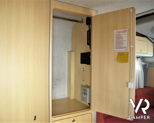 Wingamm Oasi 610 M: camper semintegrale usato dotato di veranda, portabici, antenna satellitare. Su motore Fiat Ducato 160 CV. In vendita da Italia VR