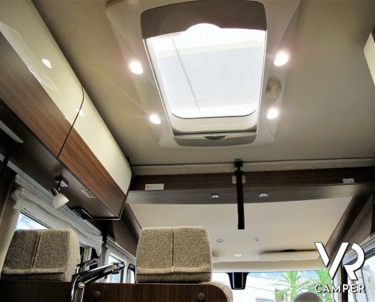 Hymer B MC-I 680: camper motorhome con garage, letti gemelli in coda, bagno e doccia separati, patente B. Su motore Mercedes-Benz 177 CV. In vndita da