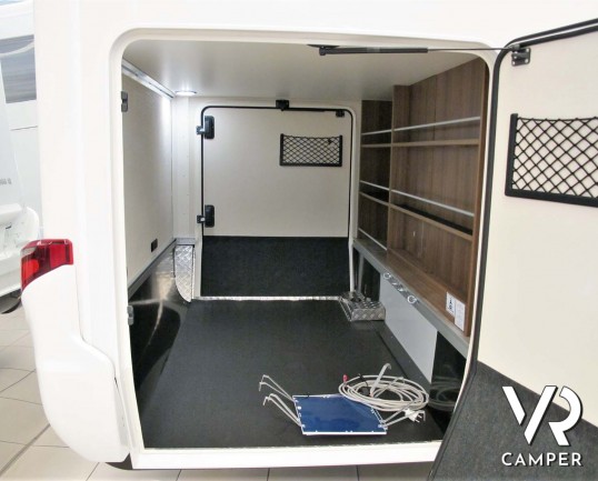 Hymer B MC-I 680: camper motorhome con garage, letti gemelli in coda, bagno e doccia separati, patente B. Su motore Mercedes-Benz 177 CV. In vndita da