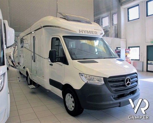 Camper nuovo semintegrale con letto matrimoniale, doppio pavimento, 4 posti letto, patente B. Su motore Mercedes-Benz 177 CV. In vendita da Italia VR