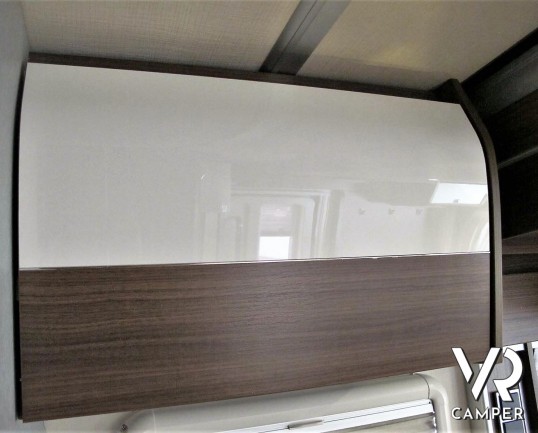 Camper nuovo semintegrale con letto matrimoniale, doppio pavimento, 4 posti letto, patente B. Su motore Mercedes-Benz 177 CV. In vendita da Italia VR