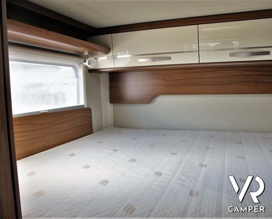 Hymer ML-T 560: camper recente con 3 posti letto, dotato di condizionatore, antenna satellitare, sospensioni ad aria, serbatoio carburante maggiorato.