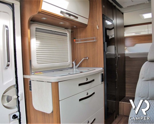 Hymer ML-T 560: camper recente con 3 posti letto, dotato di condizionatore, antenna satellitare, sospensioni ad aria, serbatoio carburante maggiorato.