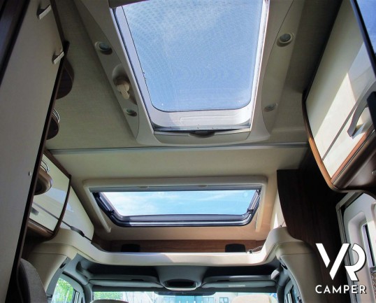 Hymer ML-T 560: camper recente con 3 posti letto, dotato di condizionatore, antenna satellitare, sospensioni ad aria, serbatoio carburante maggiorato.