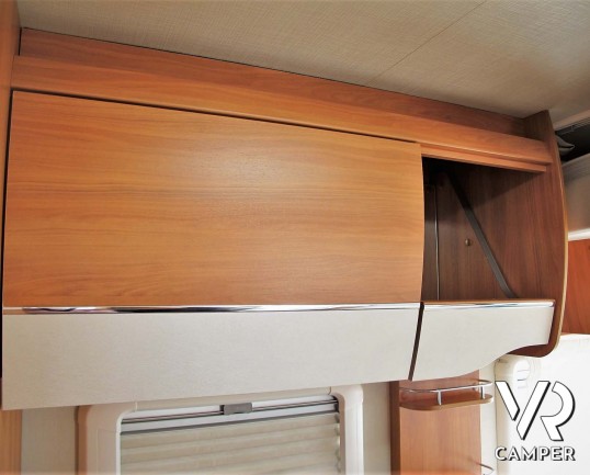 Hymer Tramp 678 CL: camper semintegrale usato con 5 posti omologati, dotato di letti gemelli posteriori e letto basculante.In vendita da Italia VR a T