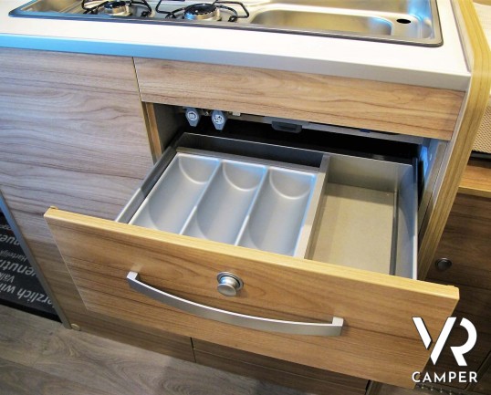 Hymer Van Ayers Rock - furgone compatto con letto sul tetto, 4 posti letto, colore grigio ferro, su Fiat Ducato 140 cv. In vendita da Italia VR a Tori