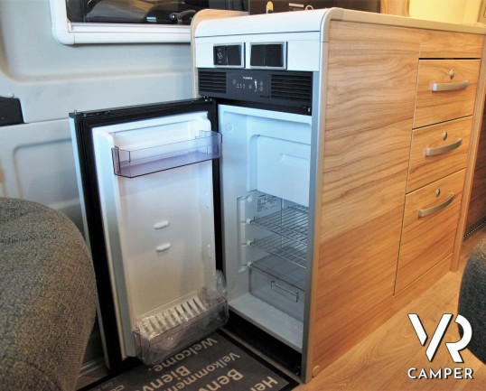 Hymer Van Ayers Rock - furgone compatto con letto sul tetto, 4 posti letto, colore grigio ferro, su Fiat Ducato 140 cv. In vendita da Italia VR a Tori