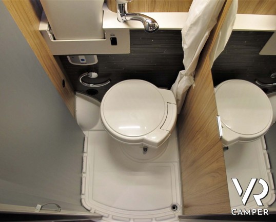 Hymer Van Ayers Rock - furgone compatto con letto sul tetto, 4 posti letto, colore grigio ferro, su Fiat Ducato 140 cv. In vendita da Italia VR a Tori