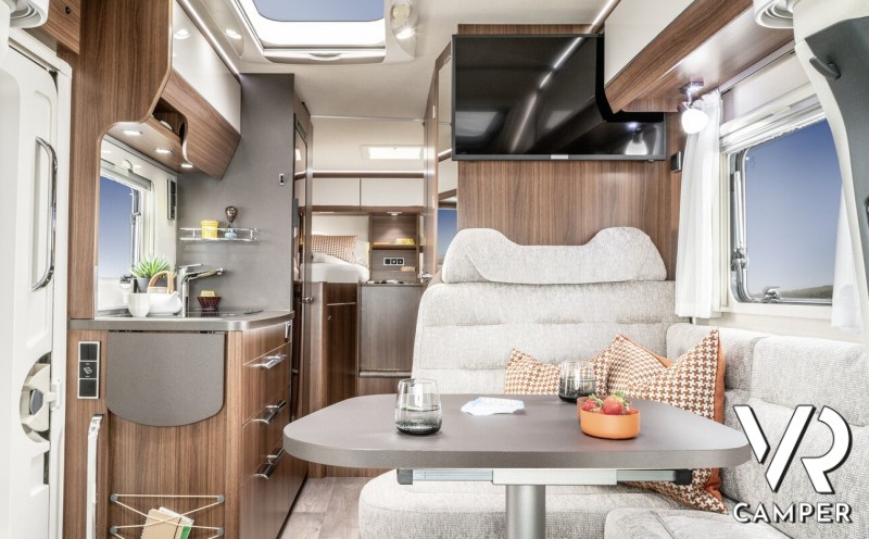 Hymer ML T, vista interna - Semintegrale su Mercedes