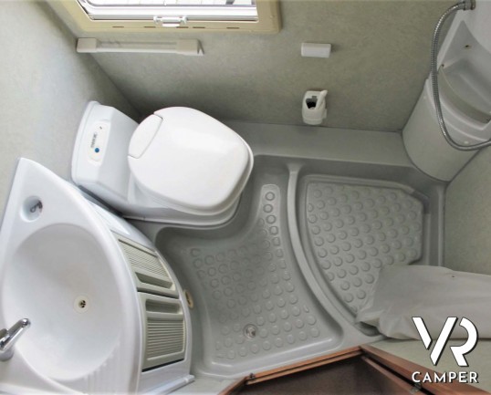 Arca America 407 - camper mansardato usato con 7 posti letto, dotato di veranda, portabici, portatutto, antenna tv, climatizzatore. Su Fiat Ducato 127