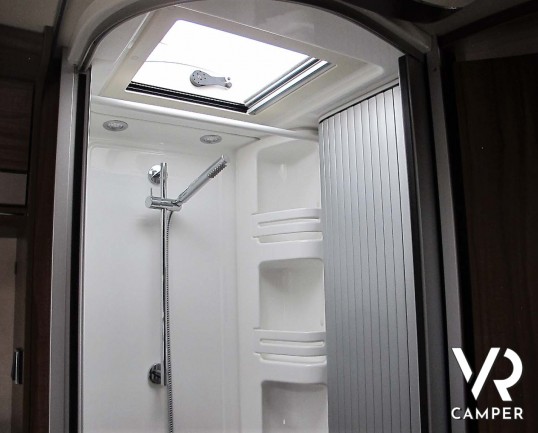 Hymer B 594 PL - camper usato motorhome 4 posti, su Fiat Ducato 150 CV. In esposizione alla sede Italia VR in via Volta 29, Druento - Torino