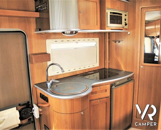 Arca America 407 - camper mansardato usato con 7 posti letto, dotato di veranda, portabici, portatutto, antenna tv, climatizzatore. Su Fiat Ducato 127